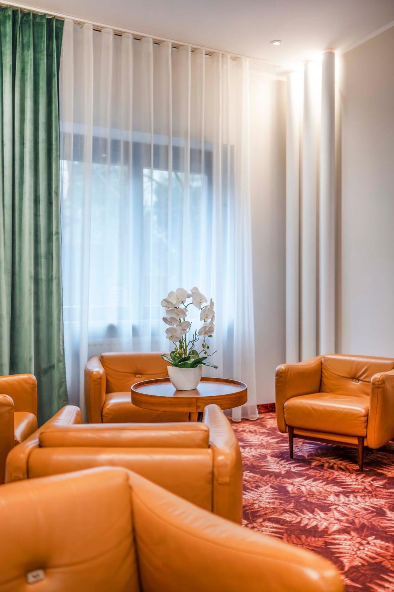 Hotel H12**** Cracovie Extérieur photo